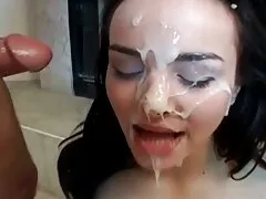 Chica caliente penetra pono casero mexicano en el coño de su novia